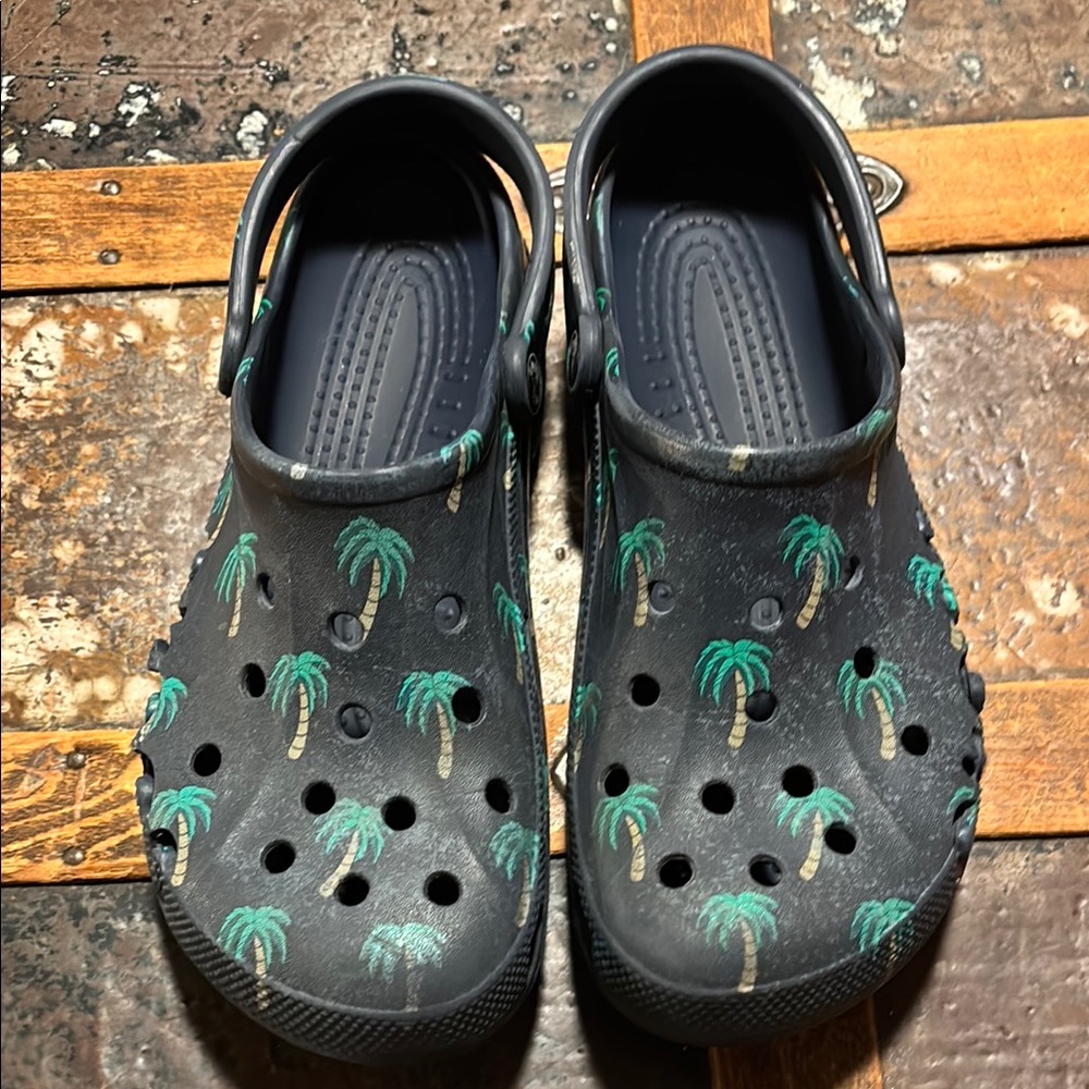 Black Water Shoes with Rubber Material and Perforated Design
